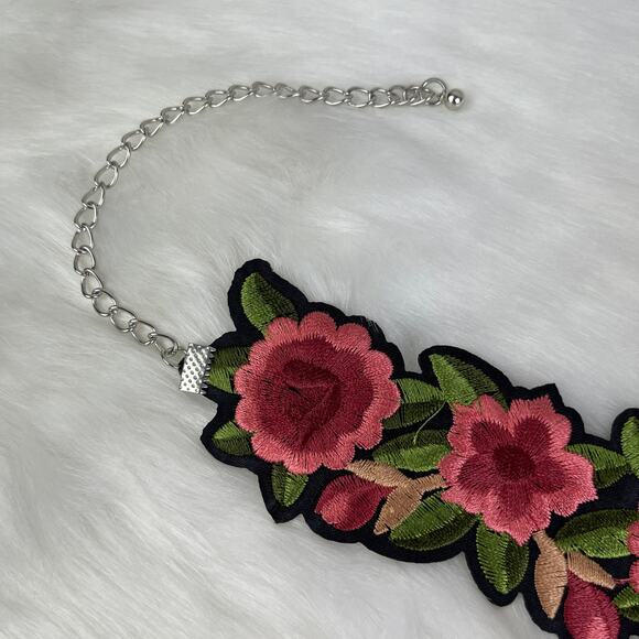 🍃NWOT Embroidered Floral Patch Choker Necklace Pink Green Black Adjustable OSFM - Picture 2 of 16